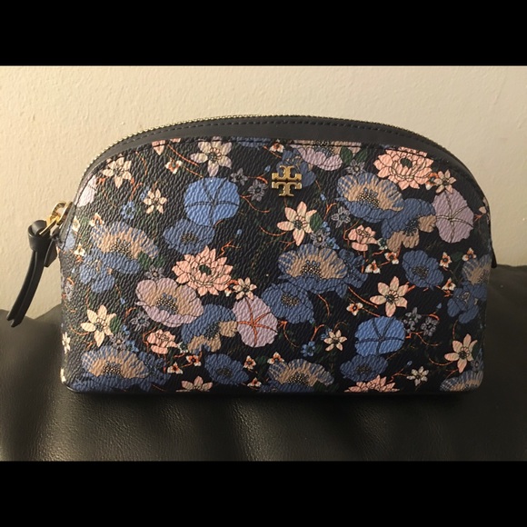 Tory Burch Handbags - 🌸NWT !! Tory Burch Cosmetics Case !!